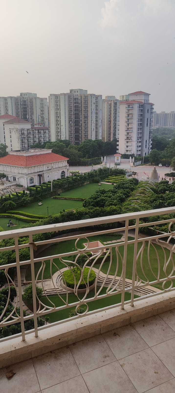 DLF Regal Gardens